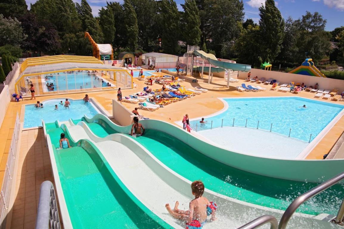 De La - 400 Mètres De La Camping 4*